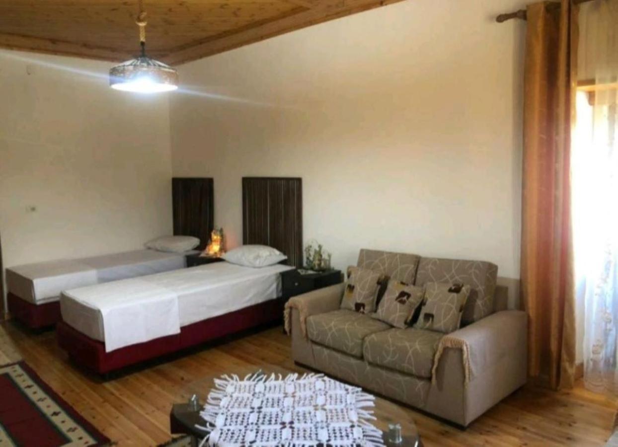 Miziriguesthouse Gjirokastër Eksteriør bilde