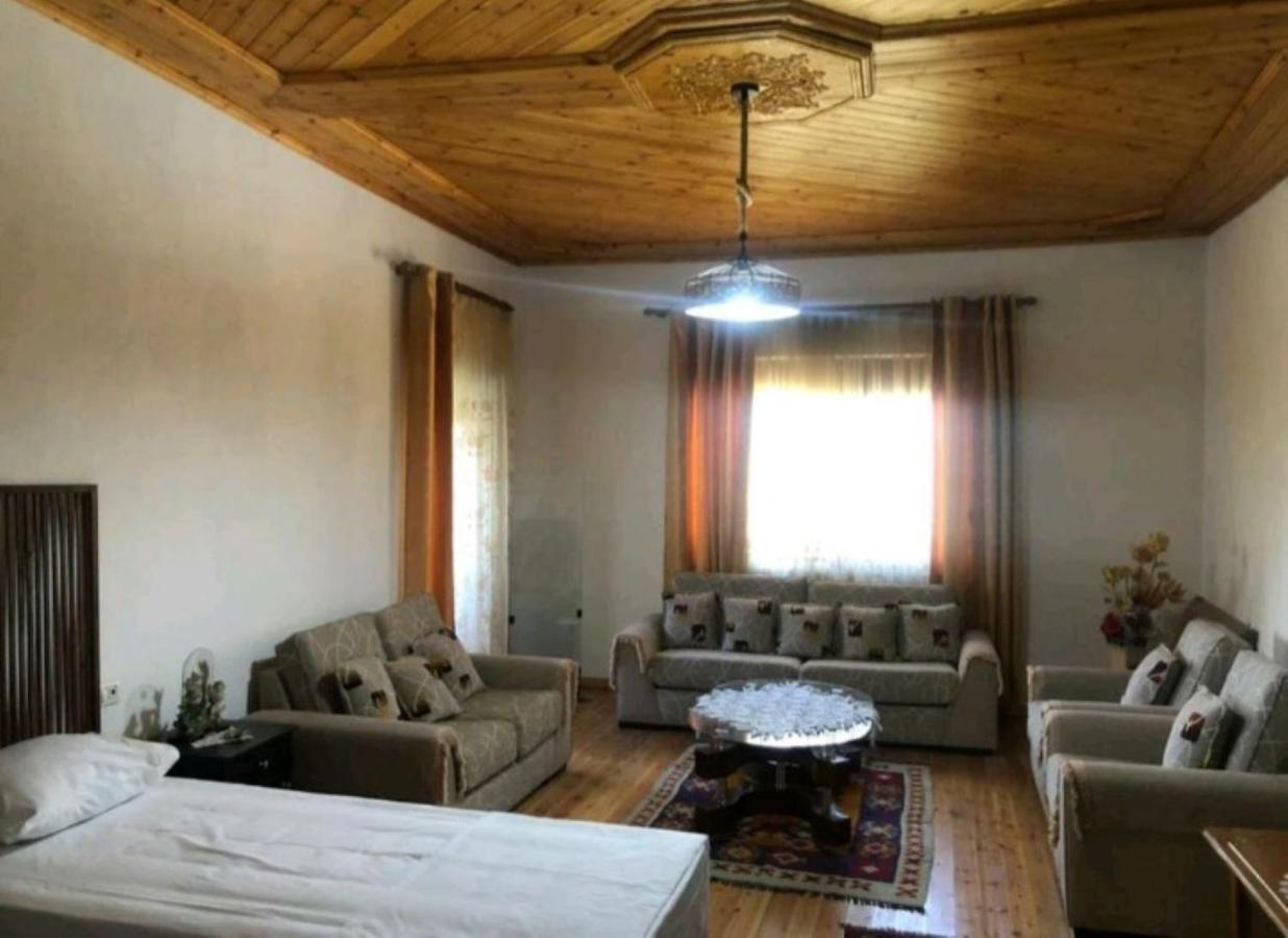Miziriguesthouse Gjirokastër Eksteriør bilde