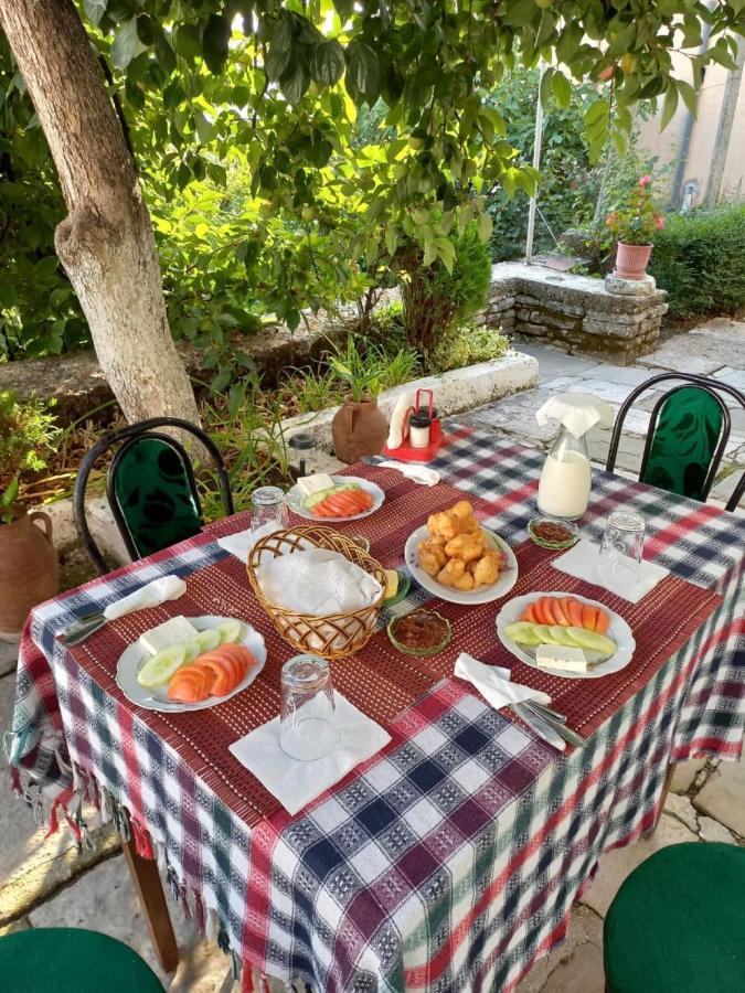 Miziriguesthouse Gjirokastër Eksteriør bilde