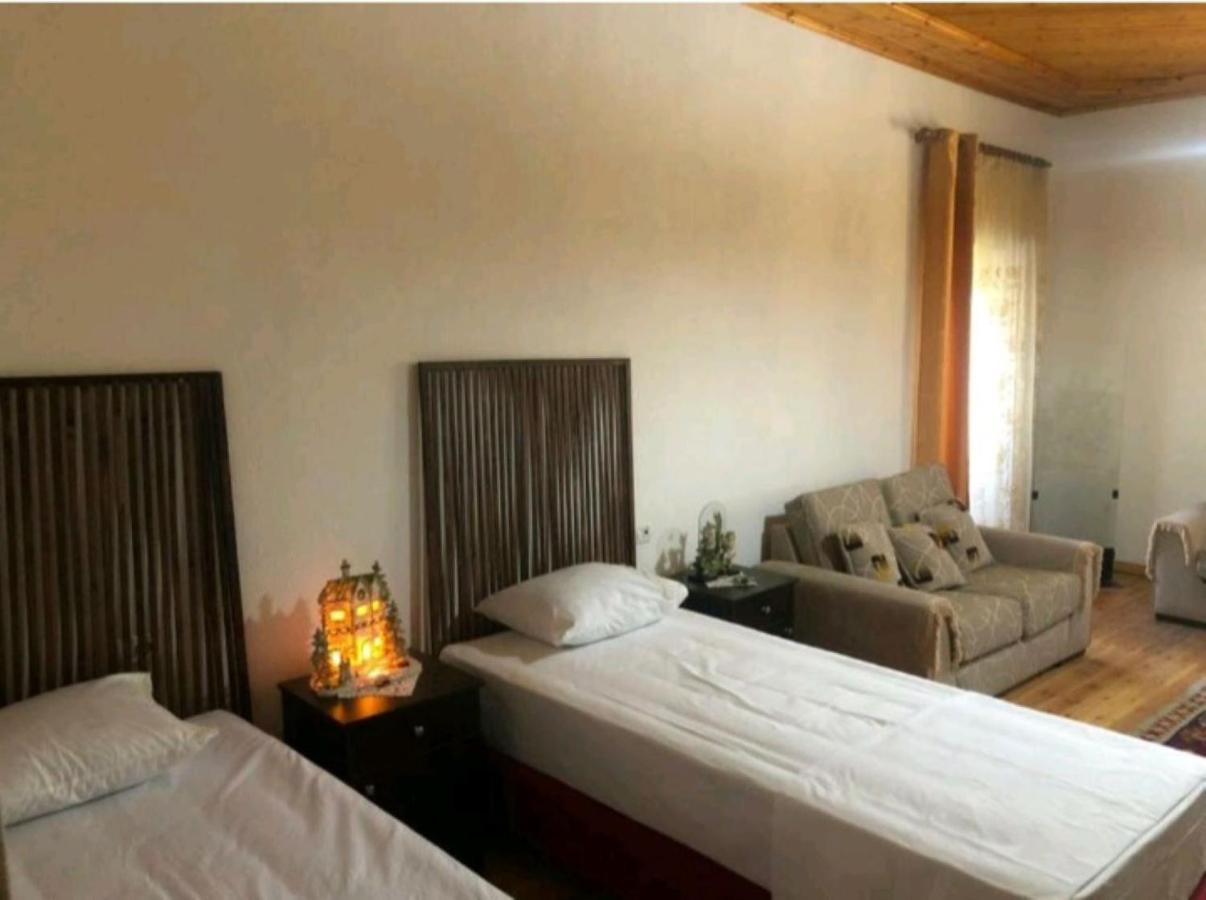 Miziriguesthouse Gjirokastër Eksteriør bilde