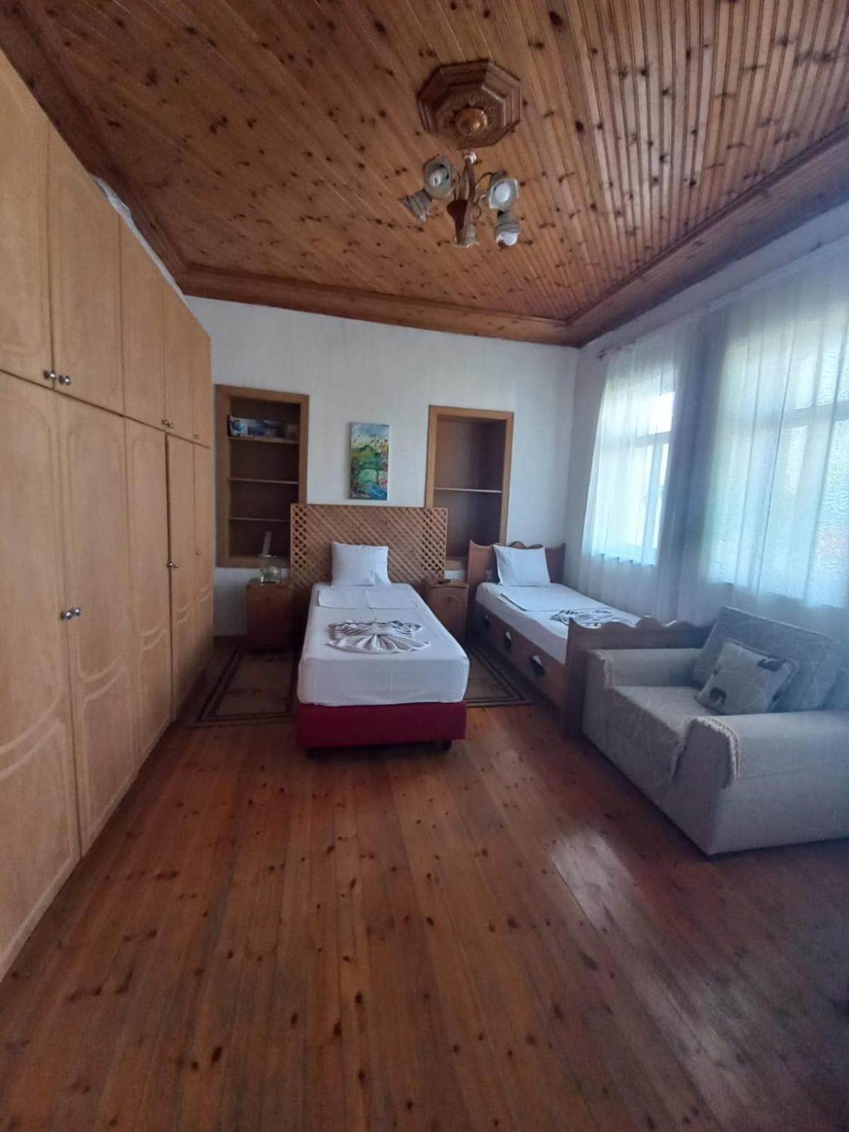 Miziriguesthouse Gjirokastër Eksteriør bilde